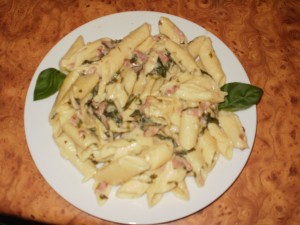 penne z szynką i szpinakiem