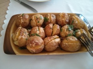 ziemniaki piecone z żółtym serem