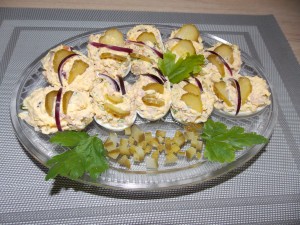 jaja faszerowane szynką i ogórkiem (2)
