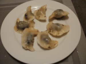 pierogi z suszonymi śliwkami