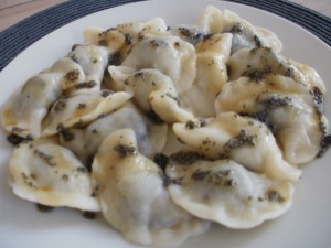 pierogi z suszonymi śliwkami