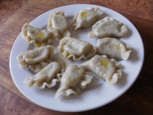 pierogi z mięsem i pieczarkami