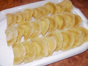 pierogi z ziemniakami i serkiem topionym