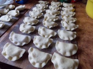 pierogi z kaszą jaglaną, serem i ziemniakami