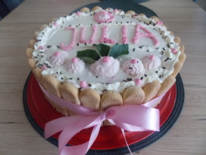 tort truskawkowy z galaretką Juli 