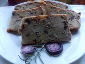 Pieczeń z mięsa mielonego a'la salceson (2)