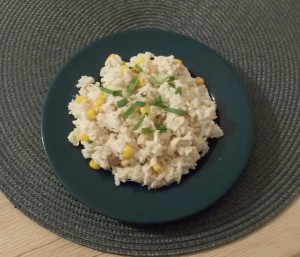 sałatka ryżowa z tuńczykiem  kukurydza serema