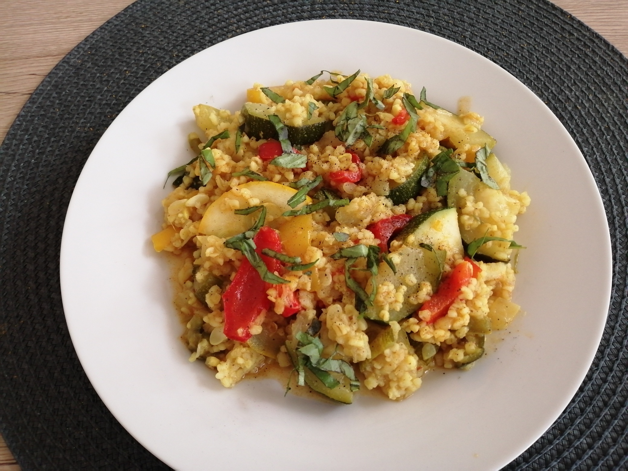 Kasza bulgur z cukinią i papryką -Almanka w kuchni i…